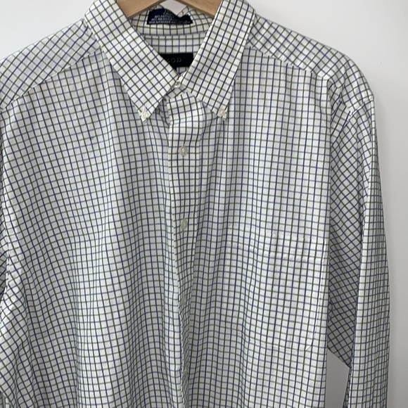 IZod Button Down Shirt in very good condition. Size 17.5 34/35. - Picture 4 of 12